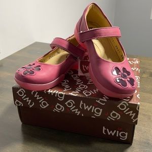 NWT Twig Girls Wendy Pink Shoes